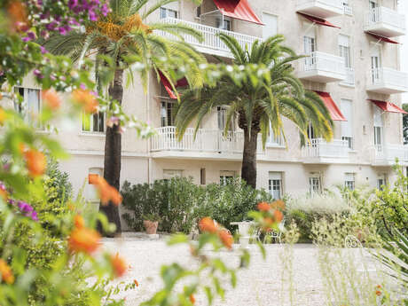 Offre de la Toussaint au Grand Hôtel les Lecques : 1 nuit + petit-déjeuner pour 2 personnes.