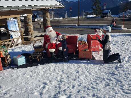 Photo sur les pistes avec le Père Noël