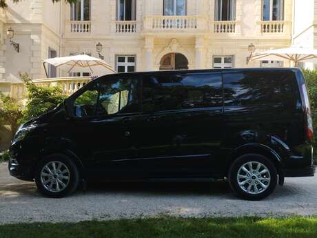 Découverte du marché de Noël à Gordes avec Ventoux Travel Car