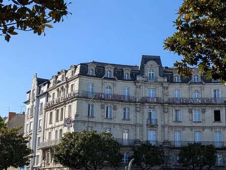 Bulles de Culture Apéritives Mini "The train station, the locomotive of its neighborhood".