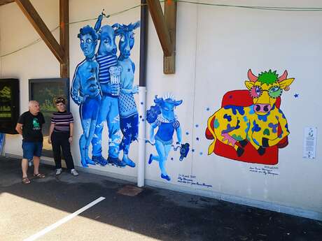 Art vache: mural ‘Les écrans bleus du cinéma’ (The blue screens of cinema)