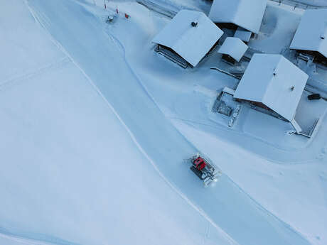 À la découverte du métier de dameur nordique