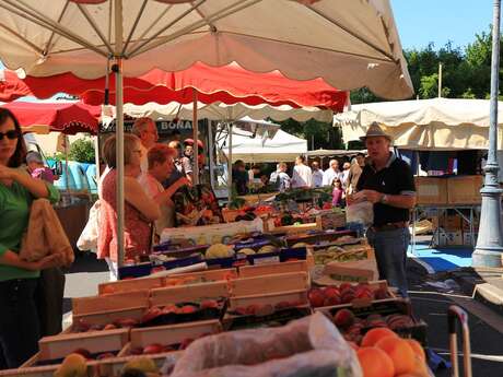 Marché de Vic sur Cère