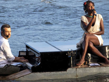 Les PianOs du port - Simon Fache on the water!