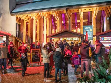 Marché de Noël : petit village de chalets