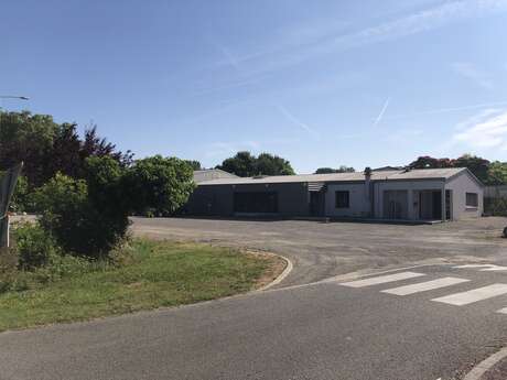 Parking salle des fêtes de Loubéjac