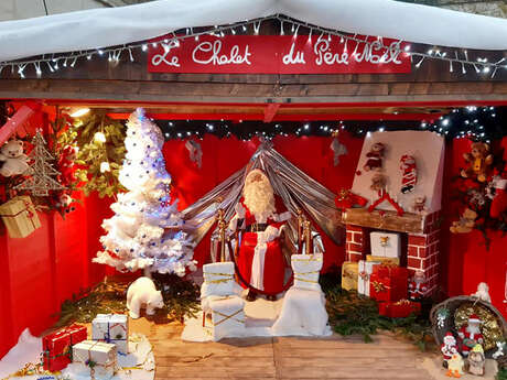 Photos avec le Père Noël dans son chalet