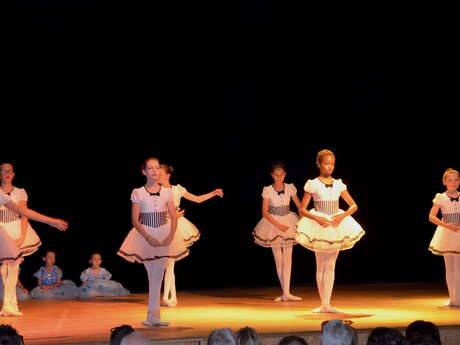 Cours de danse classique enfant à la Couarde pour les locaux à l'année