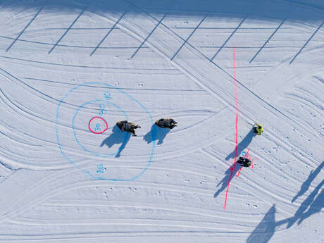 Défi de curling humain en luge
