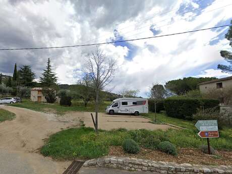 Aire de stationnement des camping-cars à Seillans