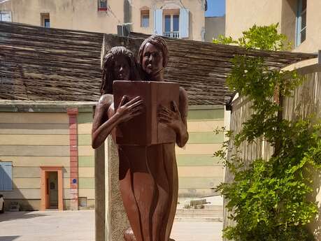 Sculpture "lecture en famille"
