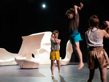 Danse • Ventrilogquie : Sacs à murmures