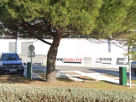 Electric vehicle charging station - Intermarché