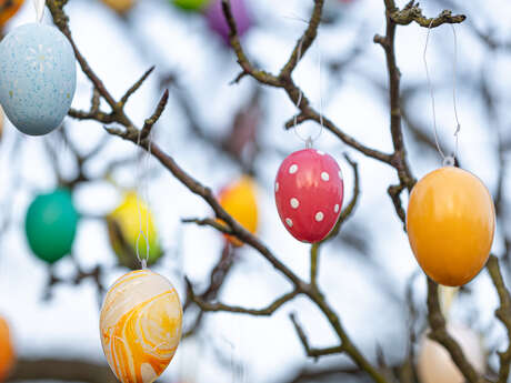 Des oeufs de Pâques sur le domaine skiable nordique