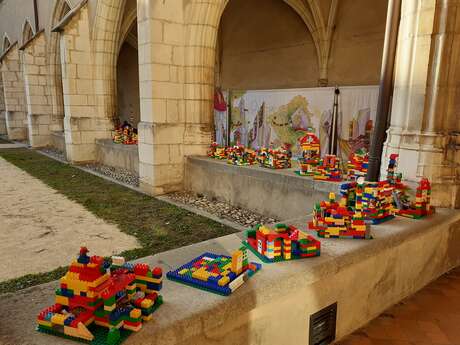 Monument jeu d'enfant - Briques à Brou