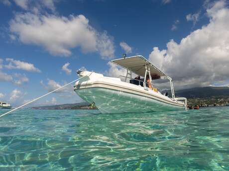 Tahiti Chilling Boat