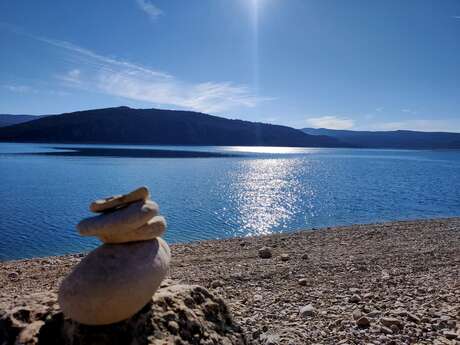 Lac et plage de Sainte Croix