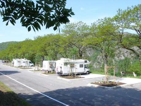 Aire de service et de stationnement de campings cars