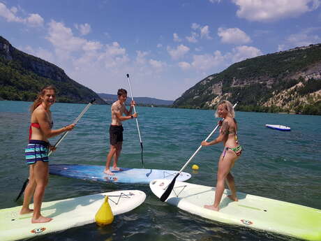 Stand up paddle sur la lac de Nantua