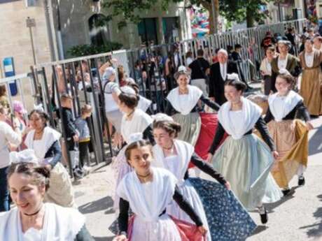 Féria d'Alès - Défilé après la Messe provençale
