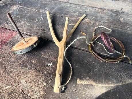 Children's Wednesdays - wooden games and toys and vacation notebook, the 5 senses