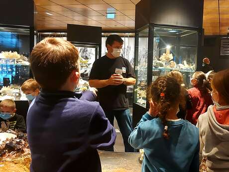 Guided tour with a crystal-maker