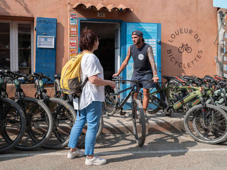Traversata in battello + noleggio di mountain bike elettriche a Porquerolles