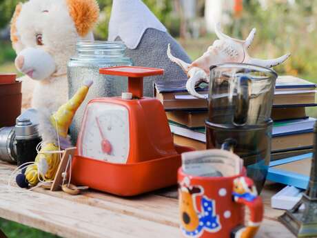 Vide-Grenier des Valayans / 2ème samedi du mois