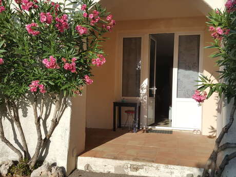 Mme LEBOURGEOIS Ghislaine - Studio à Port Grimaud avec vue canaux