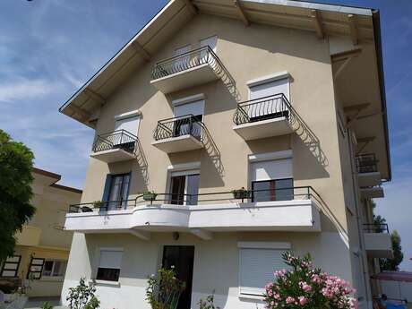 Apartment F2 of 50 m2 in a house