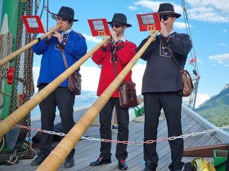 Concert met alpenhoorns en traditionele muziek
