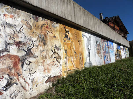 Art vache : fresque "Histoire de l'art vache"