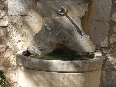 Fontaine Adossée et Lavoir