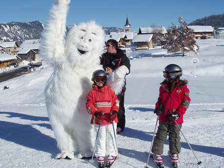 Opoual the yeti on the slopes