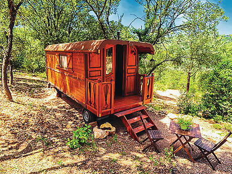 Les roulottes du dolmen provençal
