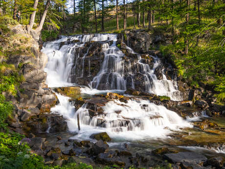 La cascade de Fontcouverte depuis l'Auberge de la Fruitière