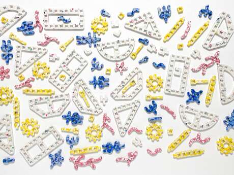 Pochette surprissse - des designers et des jouets