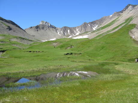 La Combe des Fours depuis le Cochenet - sentier pédestre