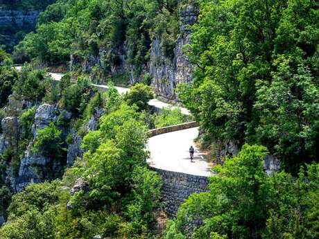 MOUSTIERS-SAINTE-MARIE - Le tour du Verdon à vélo