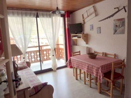 Flat at second, of 25 m² for 4 people.