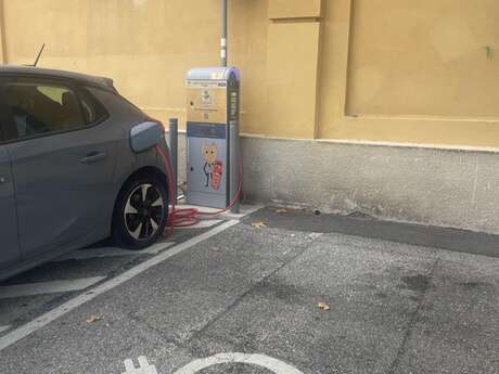 Borne de recharge pour véhicules électriques Port de La Darse