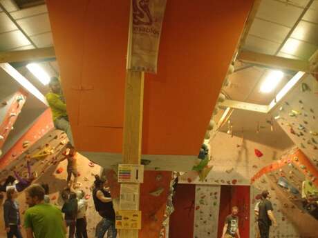 Cours  en salle de bloc adulte avec Sensabloc