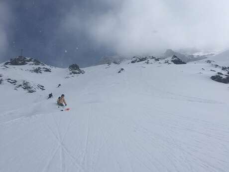 Ski hors-piste avec le bureau des guides