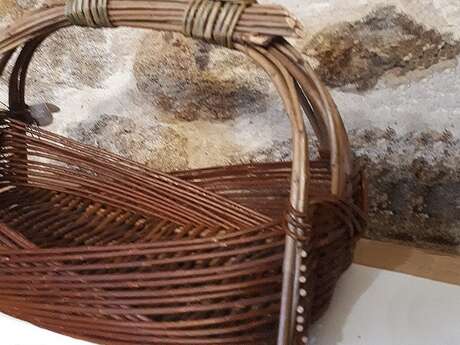 Atelier Vannerie - Tressez un grand panier modèle zarzo sur fond Plat en osier