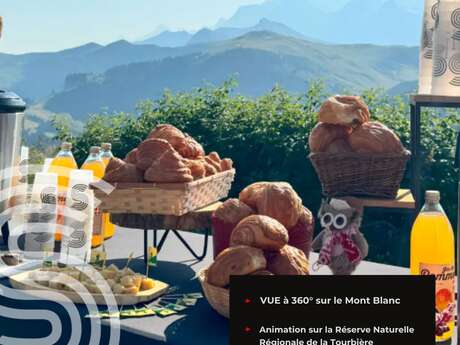 Petit-déjeuner au sommet été, face au Mont Blanc