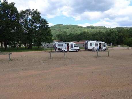 Aire de service et de stationnement du lac d'Aubusson d'Auvergne