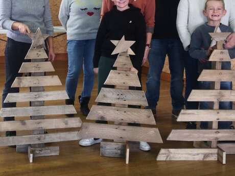 Workshop zur Herstellung von Weihnachtsbäumen aus Paletten