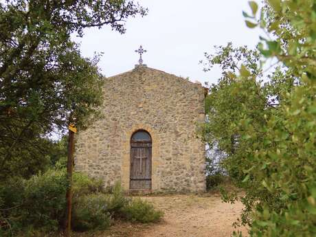 BEAUMONT-DE-PERTUIS - L'eau des fontaines et Chapelle Sainte-Croix
