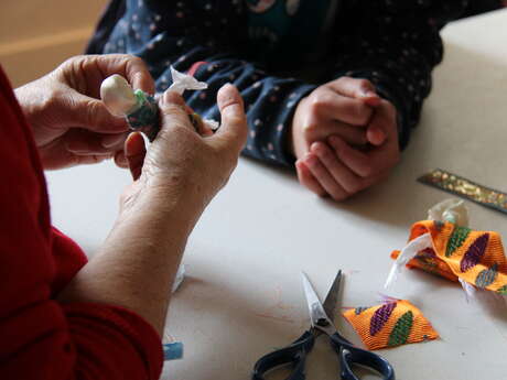 Création de fleurs en papier recyclé