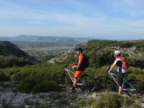 Tour durch den Petit Luberon mit dem E-MTB